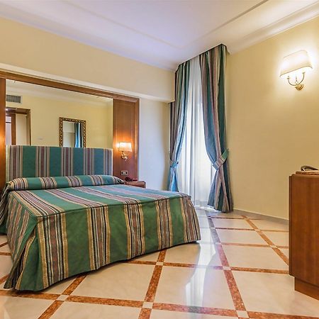Raeli Hotel Noto Roma Esterno foto