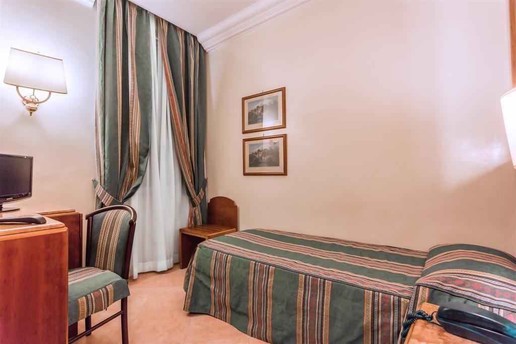 Raeli Hotel Noto Roma Esterno foto