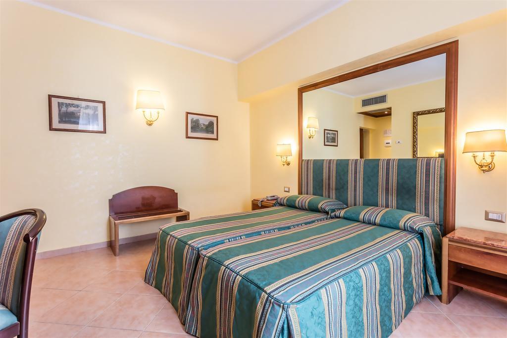 Raeli Hotel Noto Roma Esterno foto