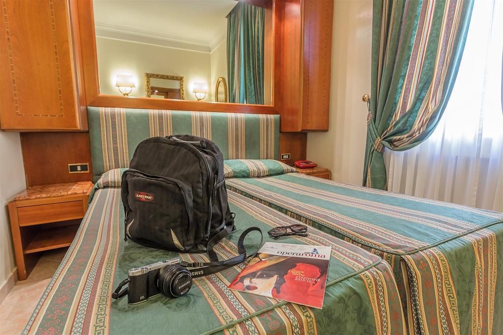 Raeli Hotel Noto Roma Esterno foto