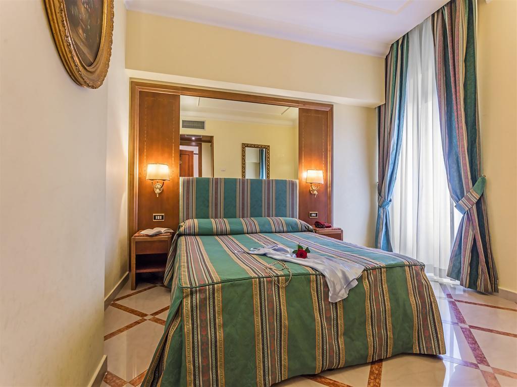 Raeli Hotel Noto Roma Esterno foto