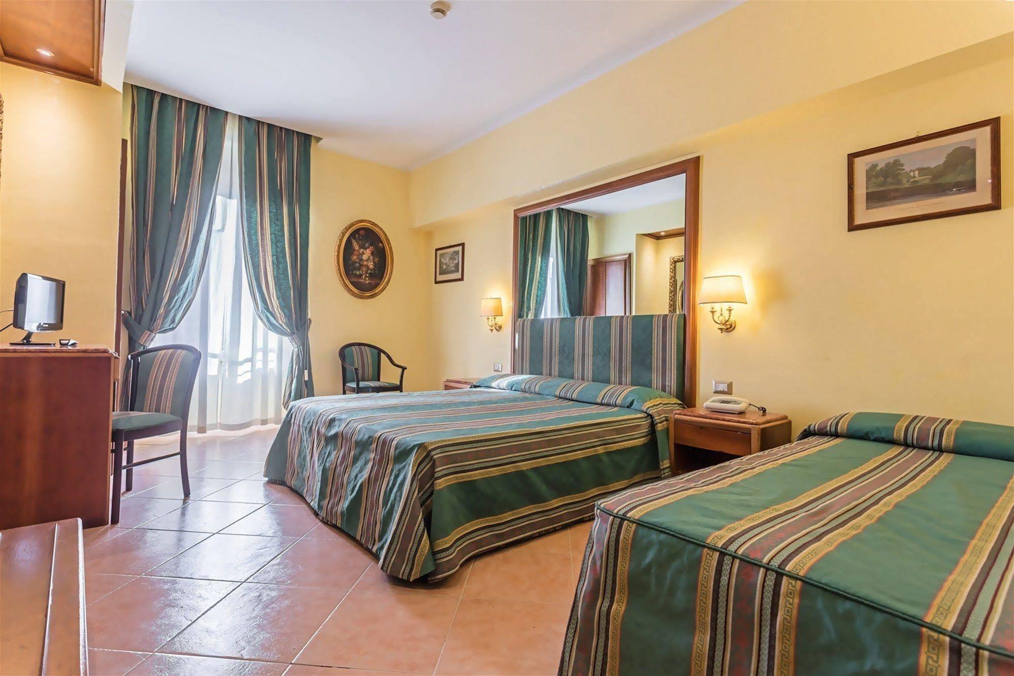 Raeli Hotel Noto Roma Esterno foto