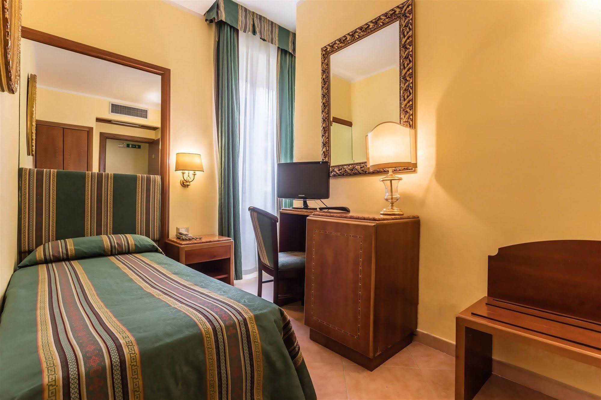 Raeli Hotel Noto Roma Esterno foto
