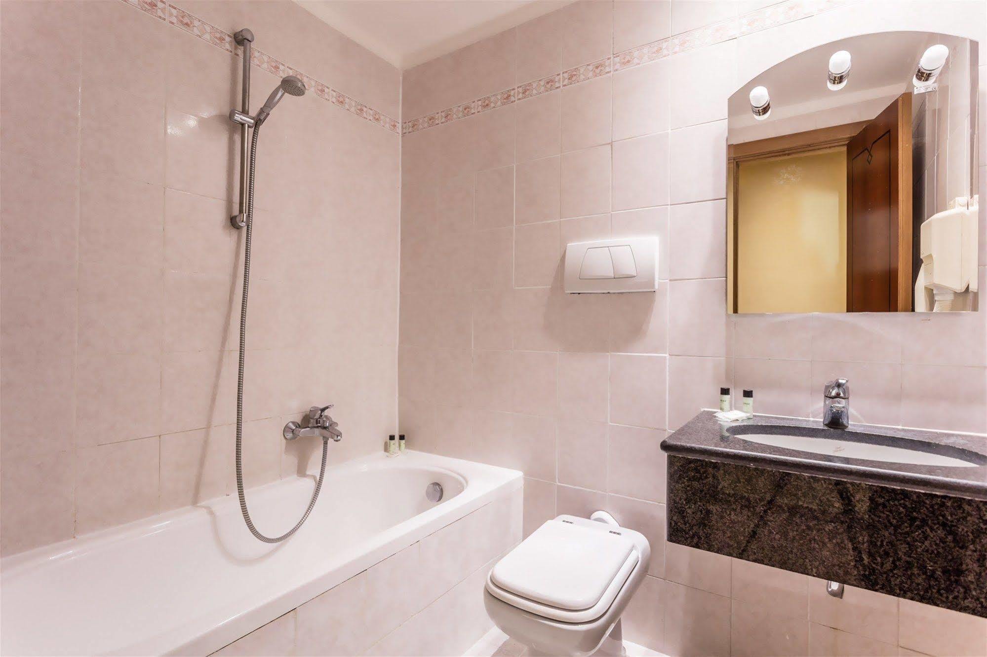 Raeli Hotel Noto Roma Esterno foto