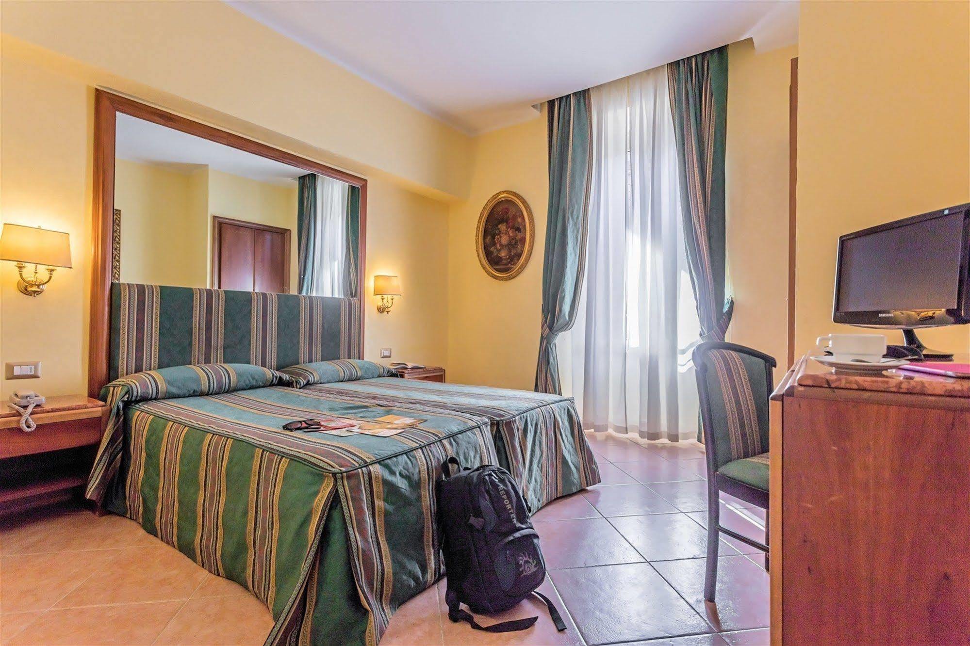 Raeli Hotel Noto Roma Esterno foto