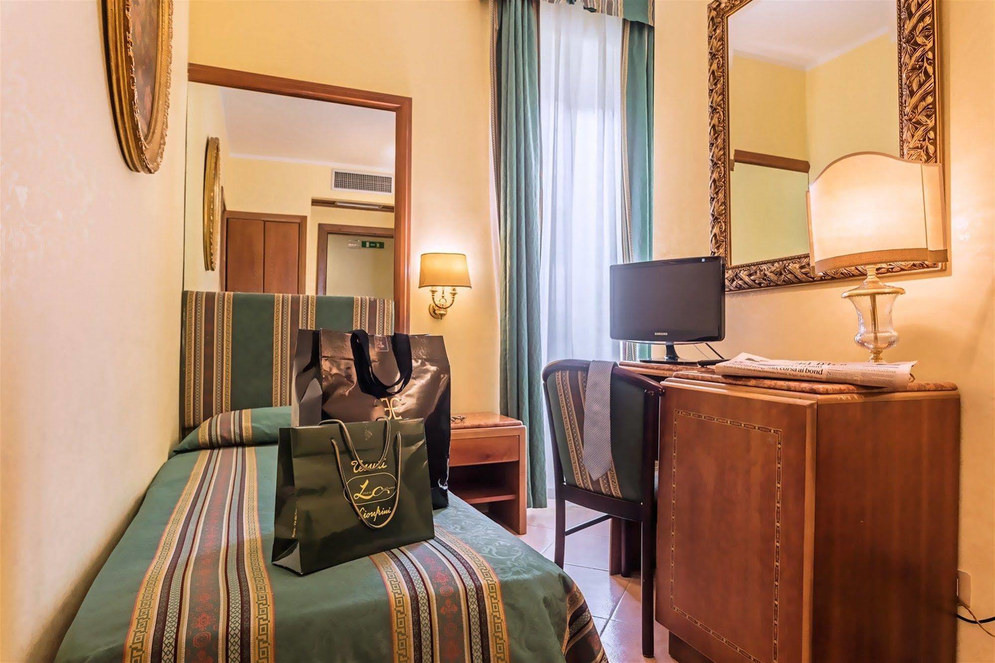 Raeli Hotel Noto Roma Esterno foto