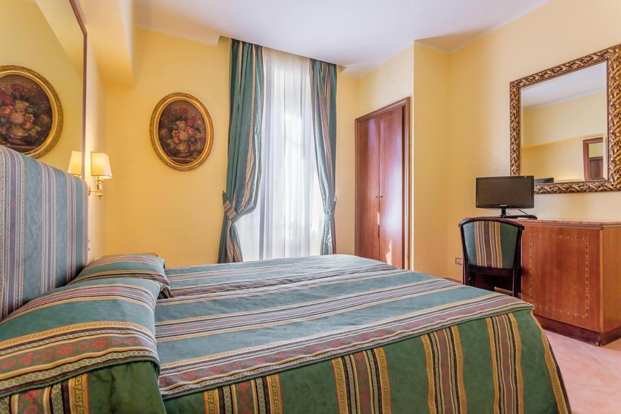Raeli Hotel Noto Roma Esterno foto