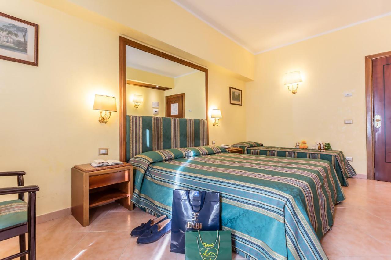 Raeli Hotel Noto Roma Esterno foto