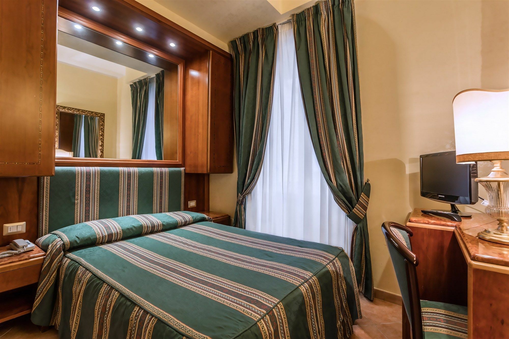 Raeli Hotel Noto Roma Esterno foto