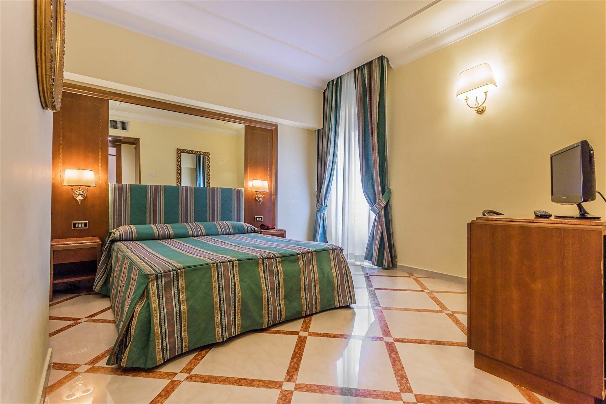 Raeli Hotel Noto Roma Esterno foto
