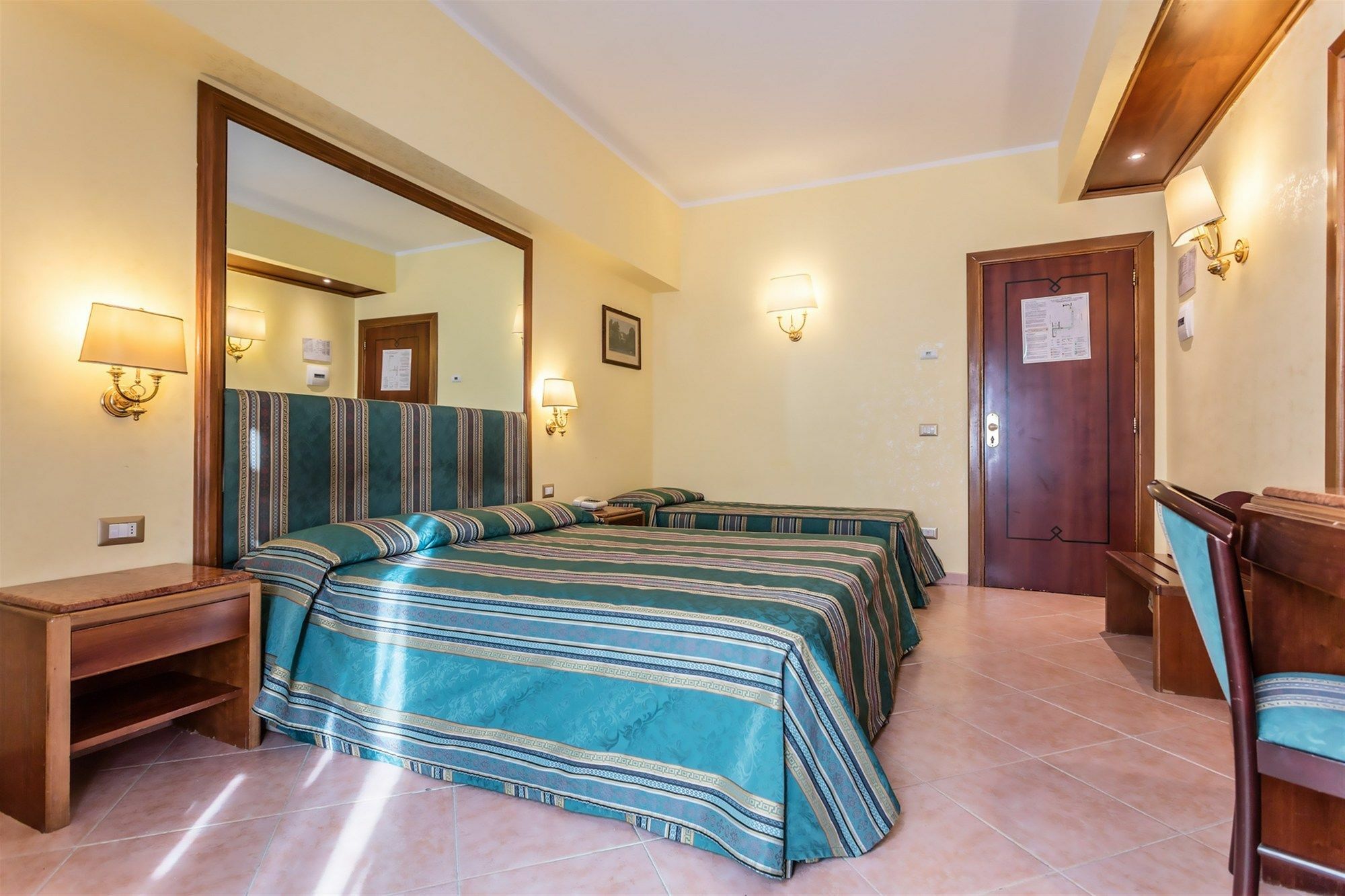 Raeli Hotel Noto Roma Esterno foto