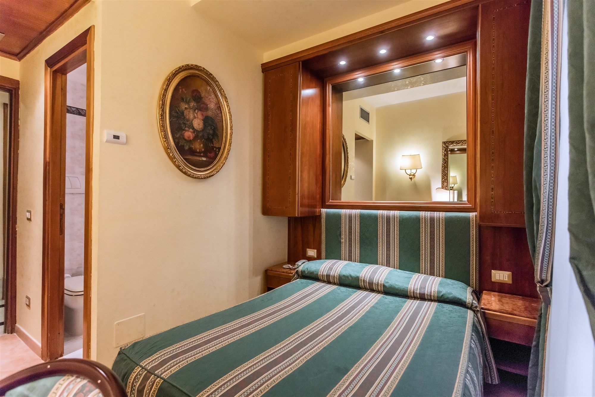 Raeli Hotel Noto Roma Esterno foto