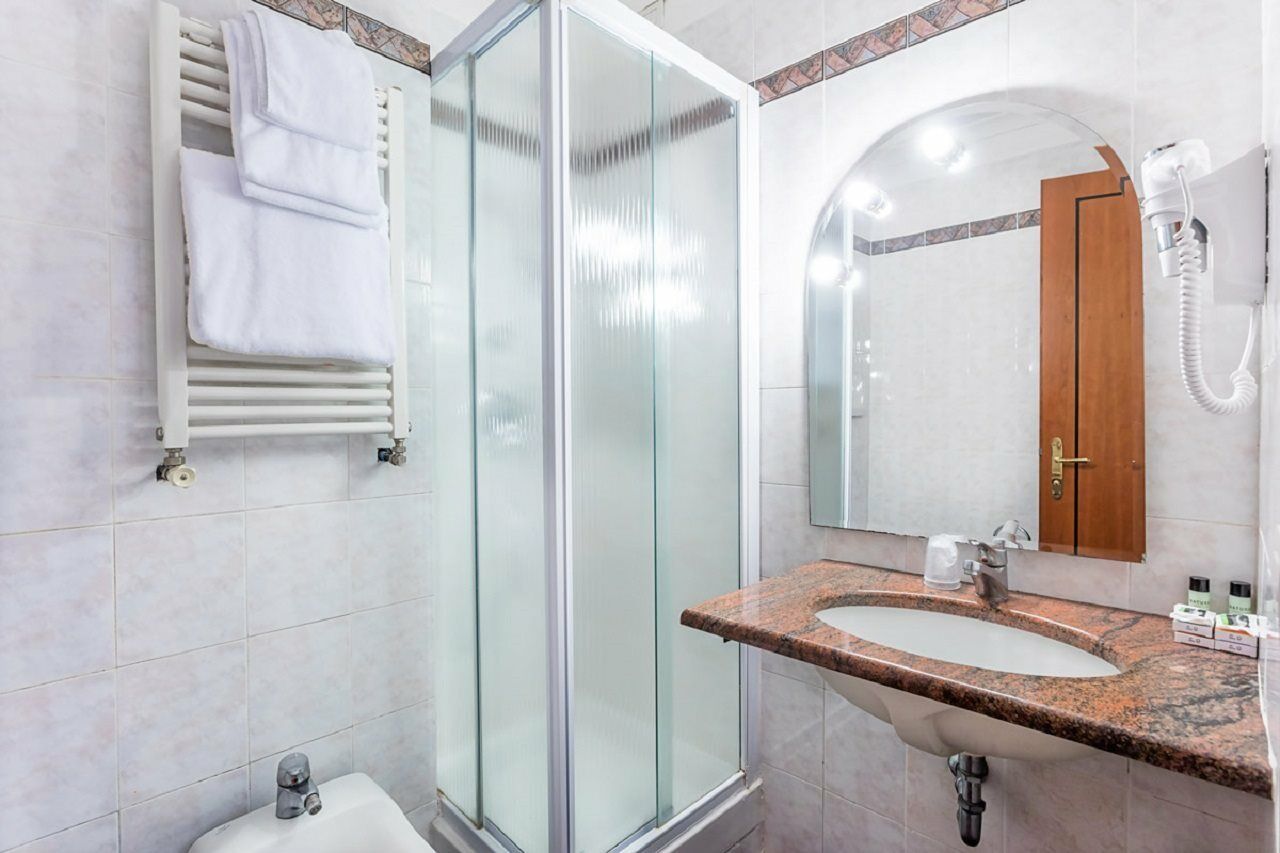 Raeli Hotel Noto Roma Esterno foto